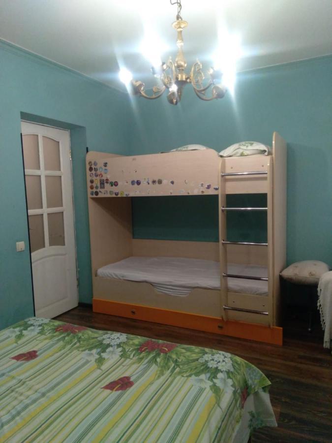 Apartment On Dzhonua Street Sukhumi Bagian luar foto