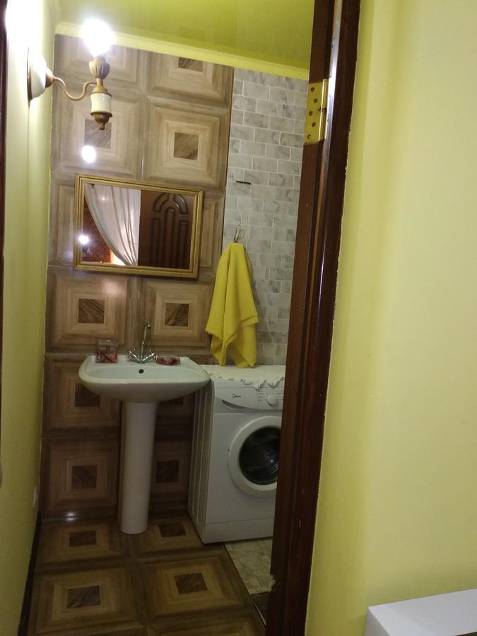 Apartment On Dzhonua Street Sukhumi Bagian luar foto