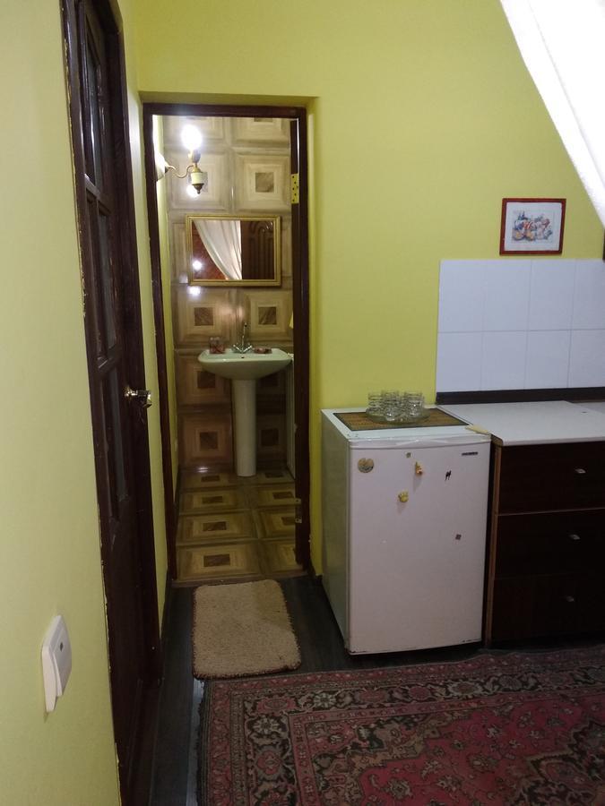 Apartment On Dzhonua Street Sukhumi Bagian luar foto